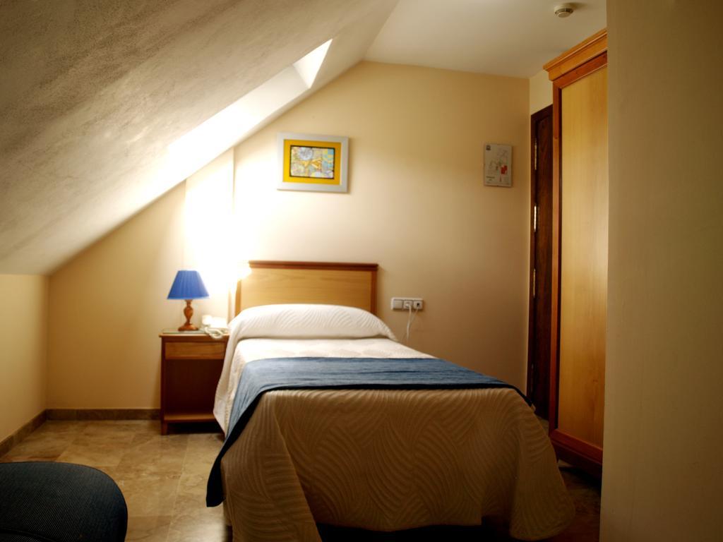 Hotel Al-Yussana Лусена Екстер'єр фото