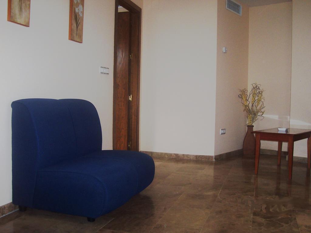 Hotel Al-Yussana Лусена Екстер'єр фото
