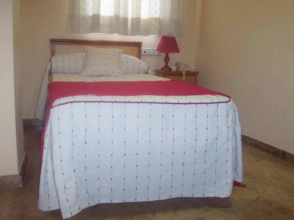 Hotel Al-Yussana Лусена Екстер'єр фото
