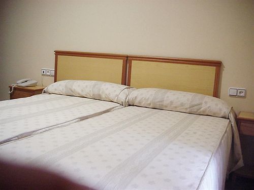 Hotel Al-Yussana Лусена Екстер'єр фото
